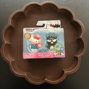 Hello Kitty & Friends ~ Hello Kitty & Badtz-Maru Figures Rainbow Vibes Series 4